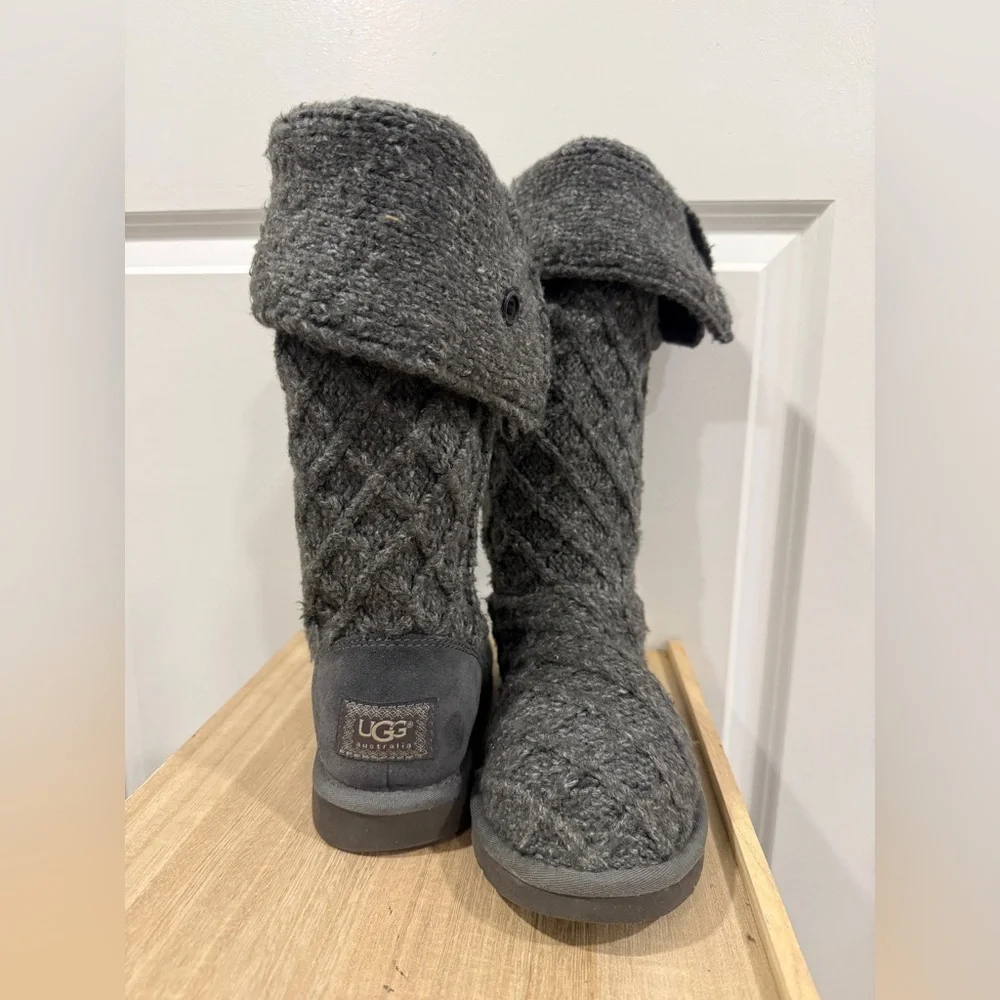 UGG Australia Women’s Knit Tall Boots Gray Size 8